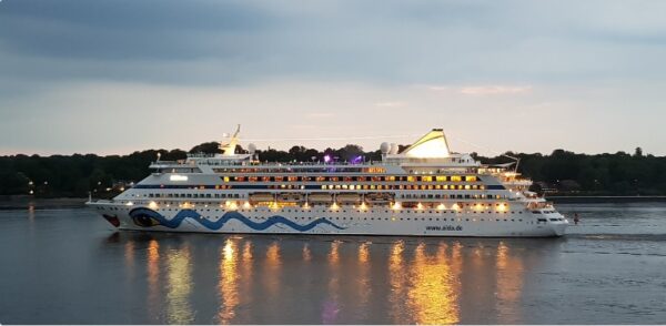 Great Lakes cruise ship