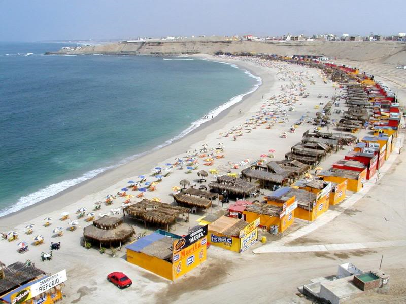 beach with services in Peru El Silencio