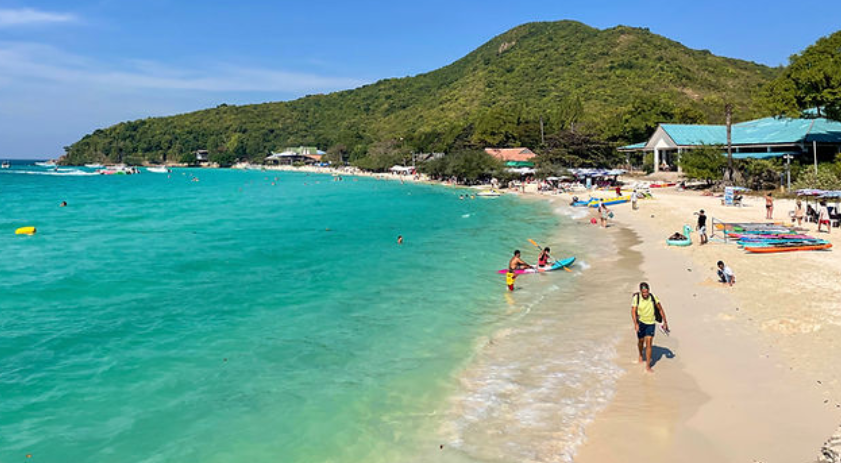 koh larn is one of the best beaches near Bangkok.